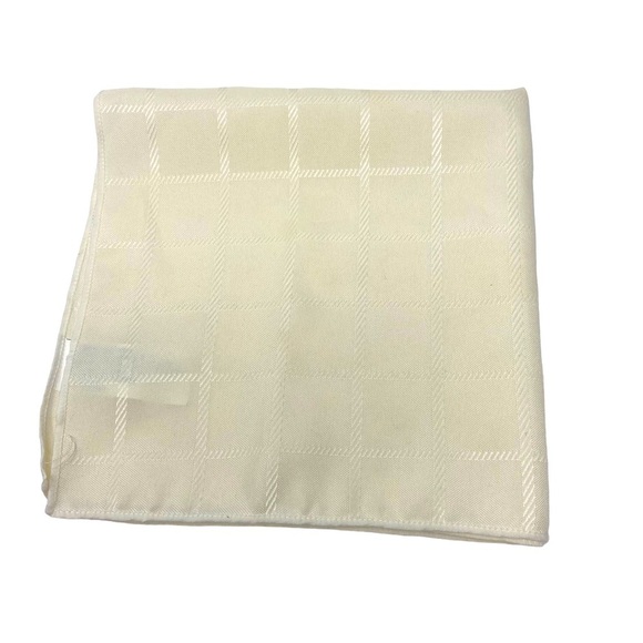 Table Linen/Cloths Cream Buy 2 Get One Free. 20 x 20” - Picture 3 of 4